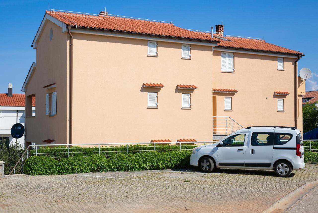 Apartments Aster Malinska Eksteriør bilde